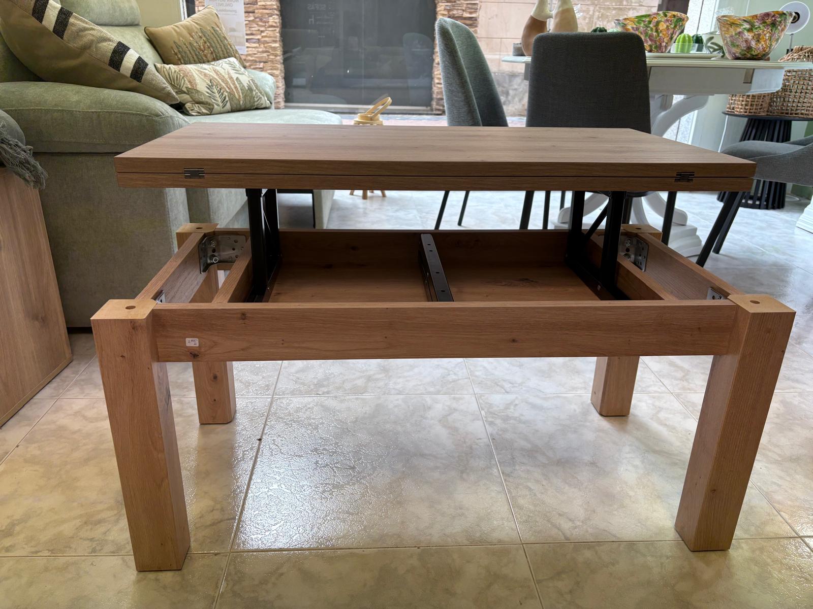 Taula de centre elevable de fusta estil roure