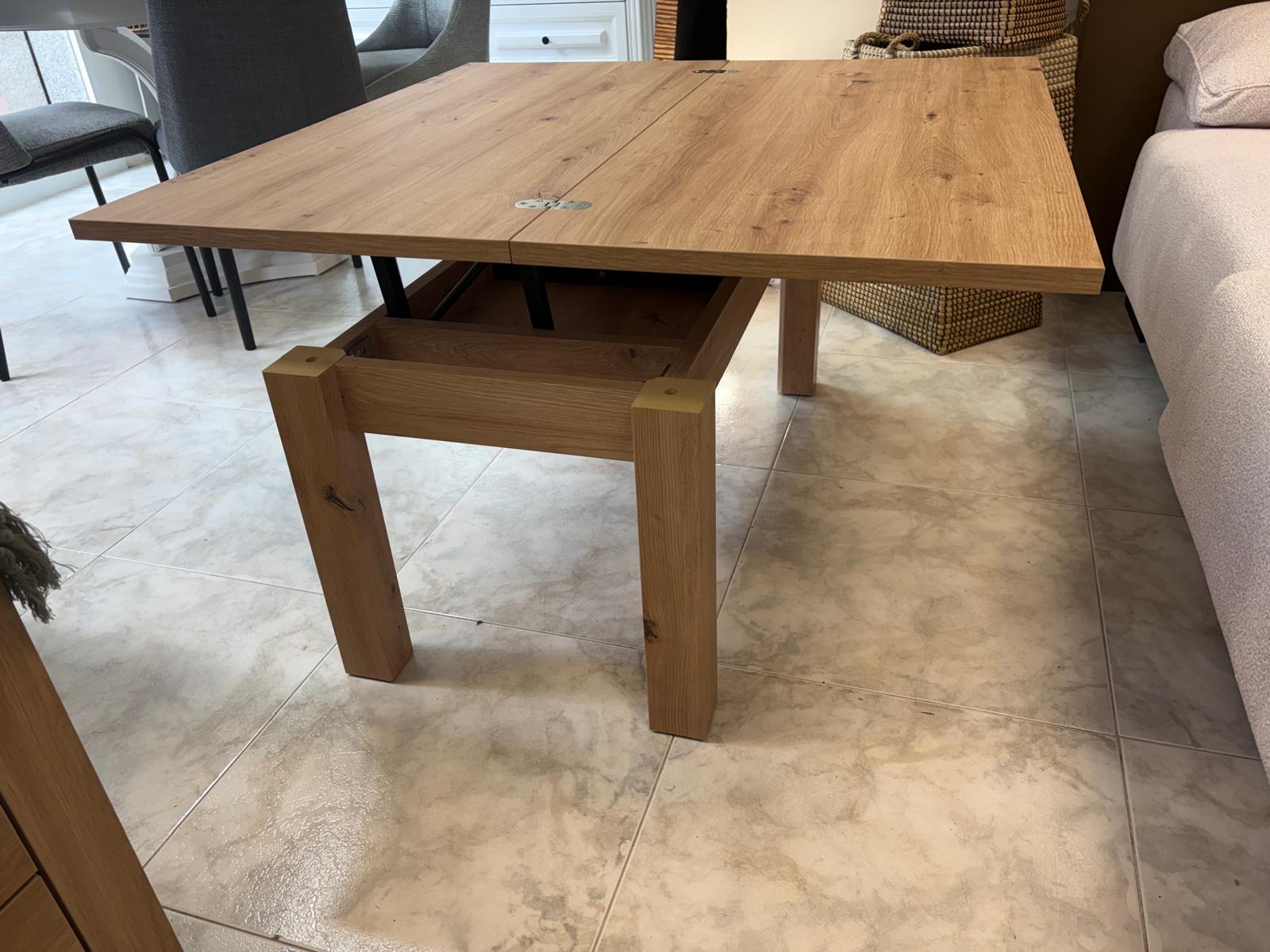 Taula de centre elevable de fusta estil roure